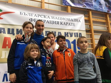 Бургаски каратисти се окичиха с титлата „Най-добър клуб в България”