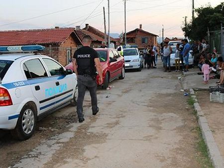 Ромска свада вкара 9 в болница, полицията едва ги разтърва