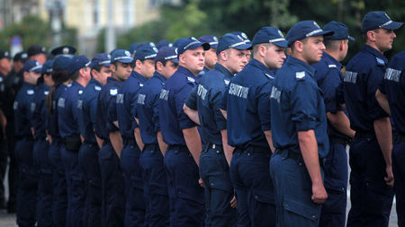 Увеличават нощния труд на полицаите до 1 лев на час