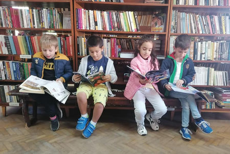 Децата на ДГ "Яна Лъскова" направиха своето първо посещение в библиотеката