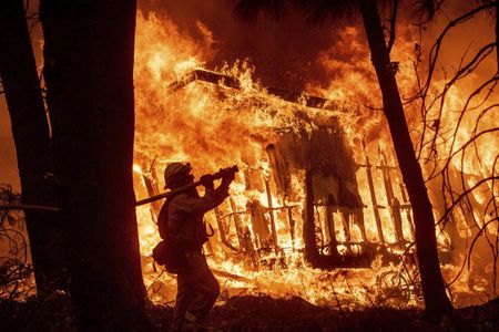 Ужасяващо! Жена загина при пожар във Варна