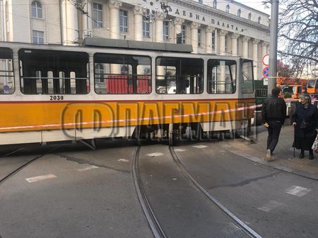 Ватманката е виновна за зрелищния инцидент с дерайлирал трамвай в центъра на София, ще бъде глобена!