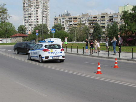 Бургазлия отнесе 19-годишно момиче на пешеходна пътека в жк. „Меден рудник”