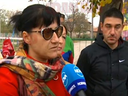 Родители на деца от пет села на протест край Пловдив