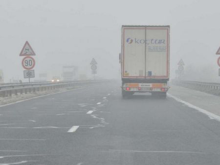 Внимание, шофьори: Гъста мъгла се стеле над автомагистрала "Тракия"