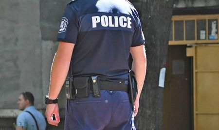 Афера: Полицай от Пловдив завлякъл десетки семейства с много пари