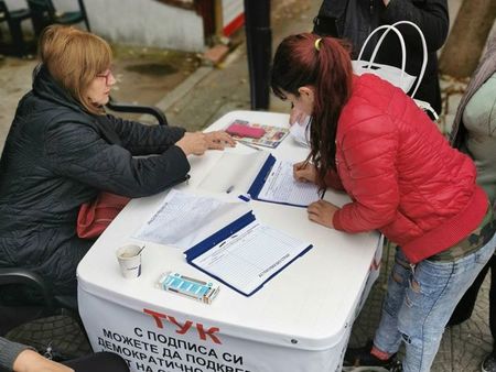 В Несебър събират подписи за пускането на кмета им от ареста