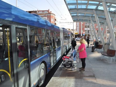 Предлагат възрастните хора да пътуват безплатно през уикенда в градския транспорт на Бургас