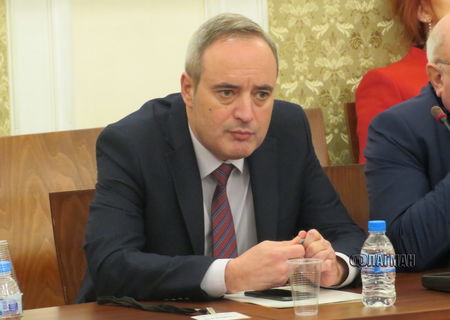 Ако без никакво основание министърът откаже да разкрие структура на СУ в Бургас, ще закрие ли останалите филиали?
