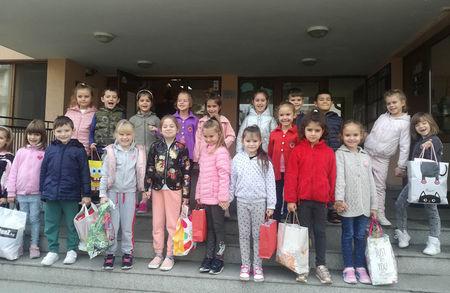 Деца от ДГ "Яна Лъскова" в Несебър посетиха Центъра за обществена подкрепа в Световния ден на доброто