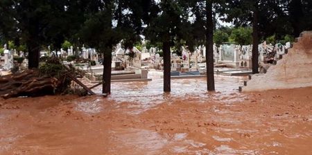 Дъждът наводни и Гърция