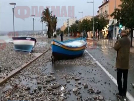 Четири са вече жертвите на наводненията във Франция