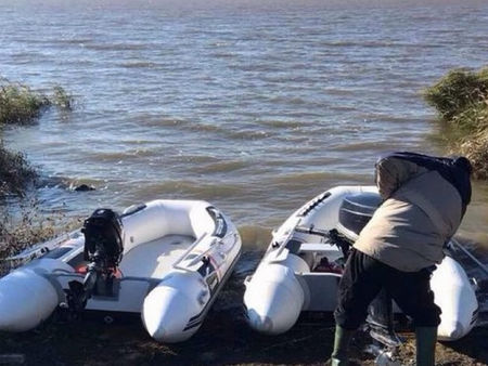 Внимание! Неизвестни тарашат здраво автомобилите на рибари край Мандренското езеро