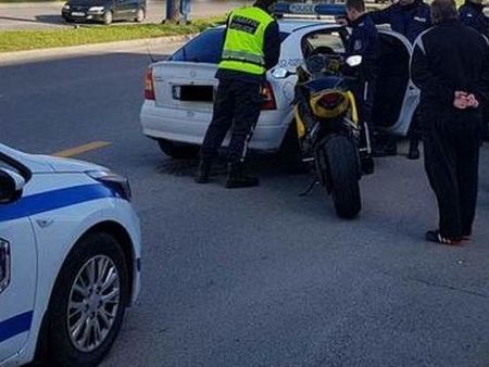 Полицейска гонка в бургаския кв. Рудник, преследваха млад мъж с мотопед