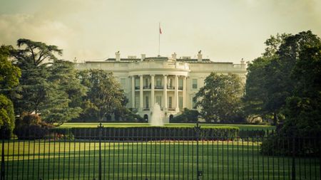 Затвориха Белия дом заради нарушение на въздушното пространство