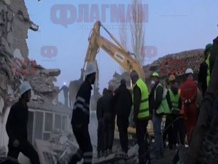 Расте броят на жертвите след земетресението в Албания