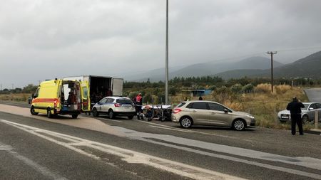 Български камион с 25 мигранти се обърна в Северна Македония
