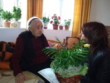 Баба Злата от малкотърновското село Граматиково отпразнува стогодишен юбилей