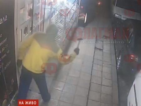 Травестит и наглец с чук крадат кутии за дарения във Варна