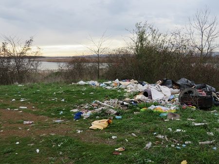 Превърнаха в бунище защитената местност „Узунгерен" край Бургас