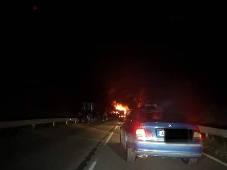 Огнен кошмар! Автобус с 51 пътници се запали в движение край село Маринка