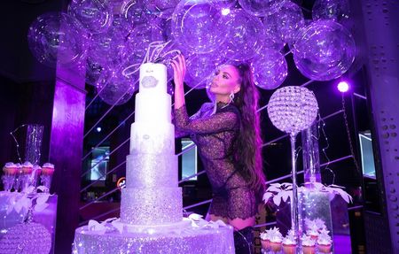 Николета Лозанова празнува рожден ден с дрехи за 50 бона и тайно парти като малка сватба