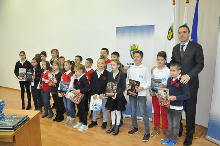 Кметът Димитър Николов ще награди успешните ученици на Бургас