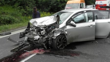 Шофьор загина при зверски сблъсък между два автомобила в Ямболско