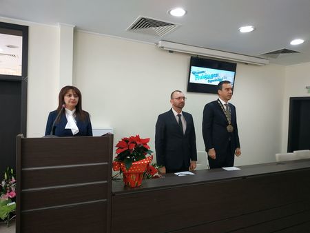 Вижте видео от тържествената сесия на Общинския съвет в Бургас по случай Никулден