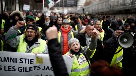 Франция е в плен на стачки и протести