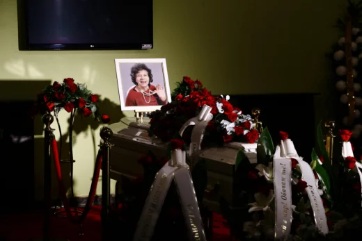 Погребват Стоянка Мутафова в затворен ковчег, ето кои първо се сбогуваха с Кралицата на комедията