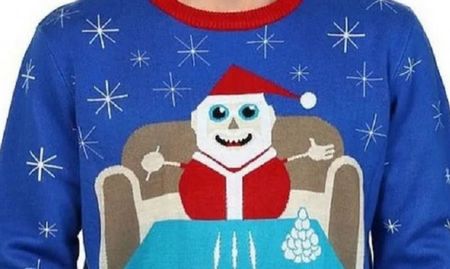 Пуснаха пуловери на Дядо Коледа с линии от кокаин