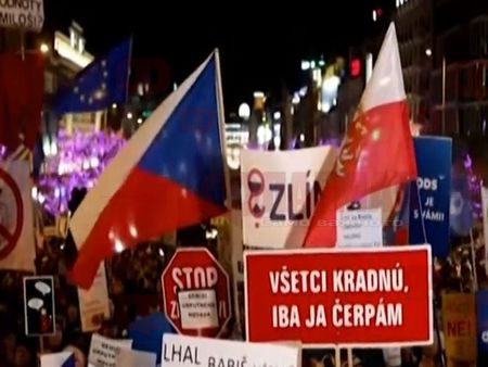 Десетки хиляди на протест срещу Бабиш, искат му оставката след разследване за злоупотреба