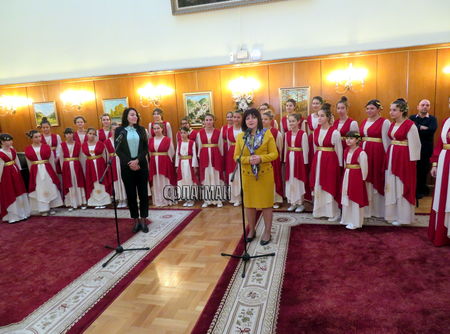 "Лицето на Пловдив“ пя песни в парламента