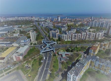 Пазарът на имоти в Бургаско: Скок в цените за продажба, наемите - от ноември надолу