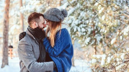 Снежна романтика: Перфектната среща, на която трябва да отиде всяка зодия през декември
