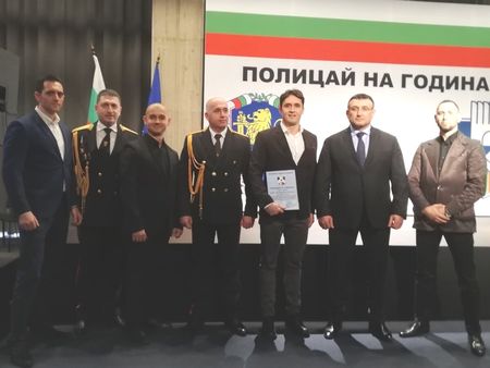 Криминалистите на ОДМВР-Бургас с колективна награда „Полицай на годината 2019”