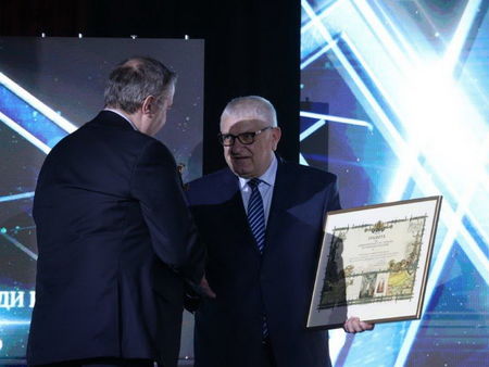 Инж. Петър Кънев връчи престижна награда на петзвезден комплекс в Слънчев бряг