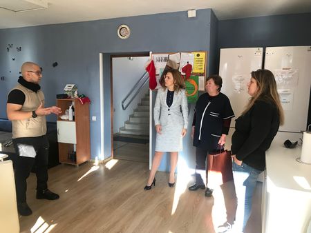 Вицепремиерът Марияна Николова посети центрове за деца с увреждания и домове за възрастни хора в София