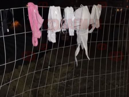 Дамско бельо простират на оградата на стадион „Спартак“ във Варна
