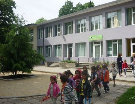 Цяла детска градина в Бургас пламна с варицела, родители обвиняват директора