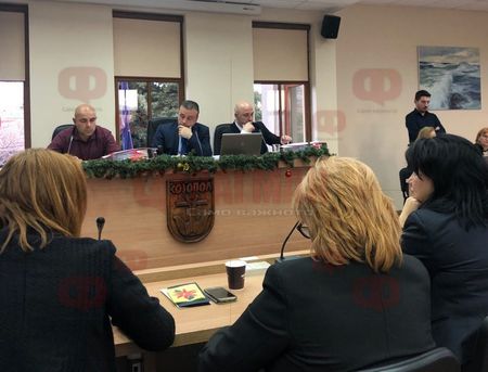 Трудното начало на кмета и шефа на ОбС в Созопол, даже и за къщичките на дядо Коледа са виновни
