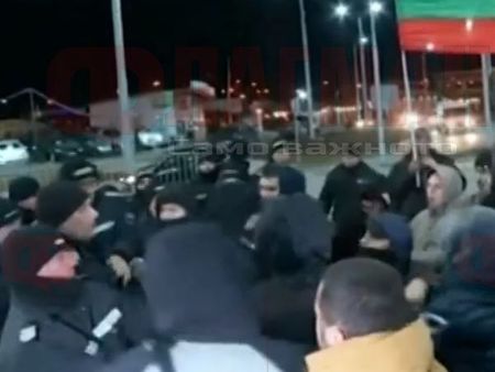 Сблъсъци с полицията в Перник заради водния режим