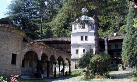Обновяват пет от най-старите ни манастири с пари от ЕС