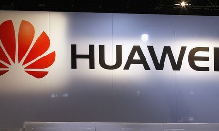 Слуша ли шпионин през твоя телефон? САЩ срещу Huawei