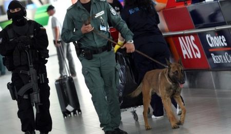 Арестуваха граничен полицай на летище "София"