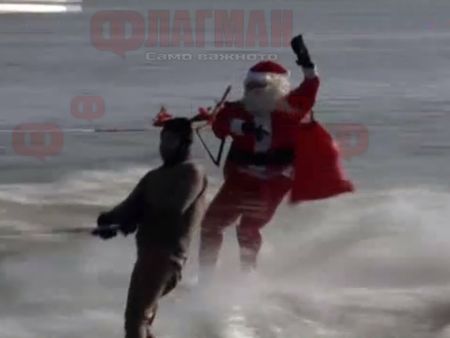 Дядо Коледа подкара водни ски, вижте как хората по света се забавляват!
