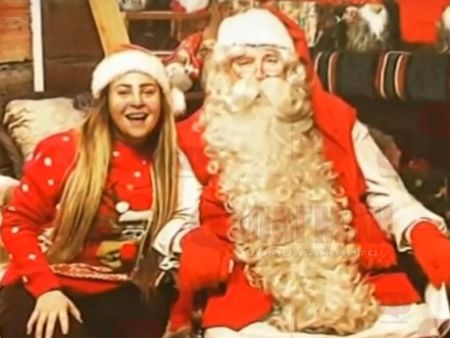 Момиче от Бургас е шеф на елфите на Дядо Коледа в Лапландия, подарява му баница