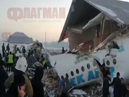 Трагедия в Казахстан: Самолет се заби в двуетажна къща, 14 загинали