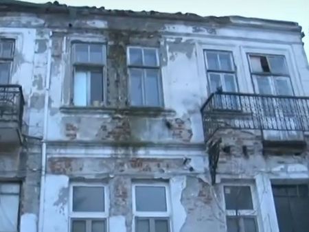 Опасна сграда в центъра на Бургас